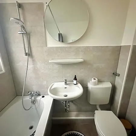 Апартаменты Moderne 3-zimmer-wohnung Mitten Im Zentrum Ноймюнстер